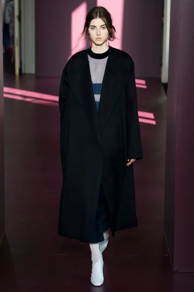 Look 18